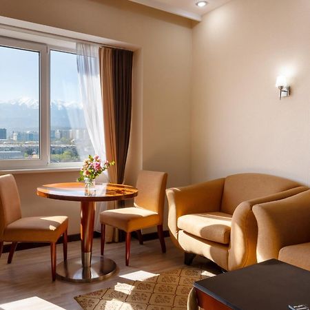 Grand Aiser Hotel Almaty Exterior foto