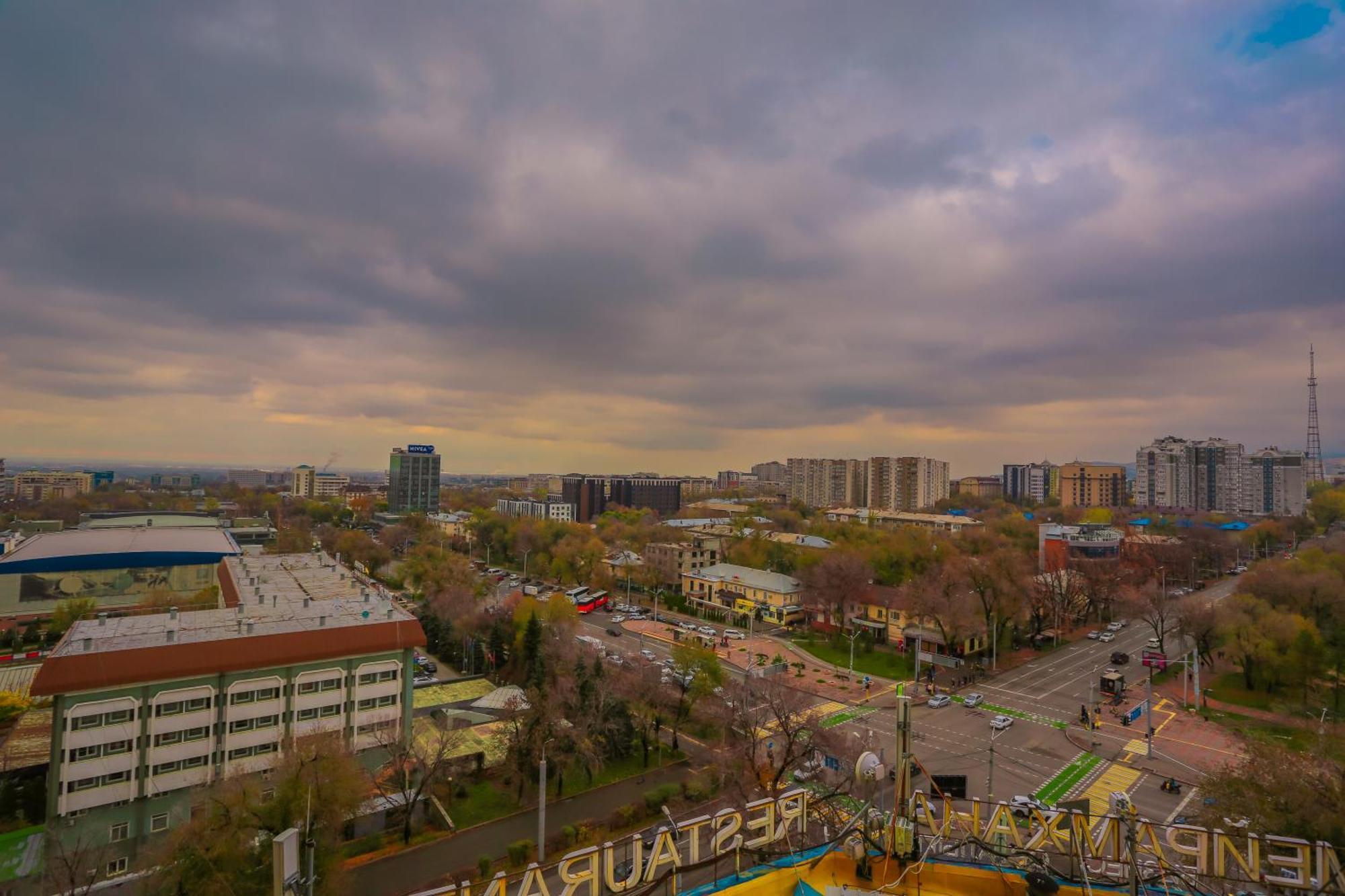 Grand Aiser Hotel Almaty Exterior foto