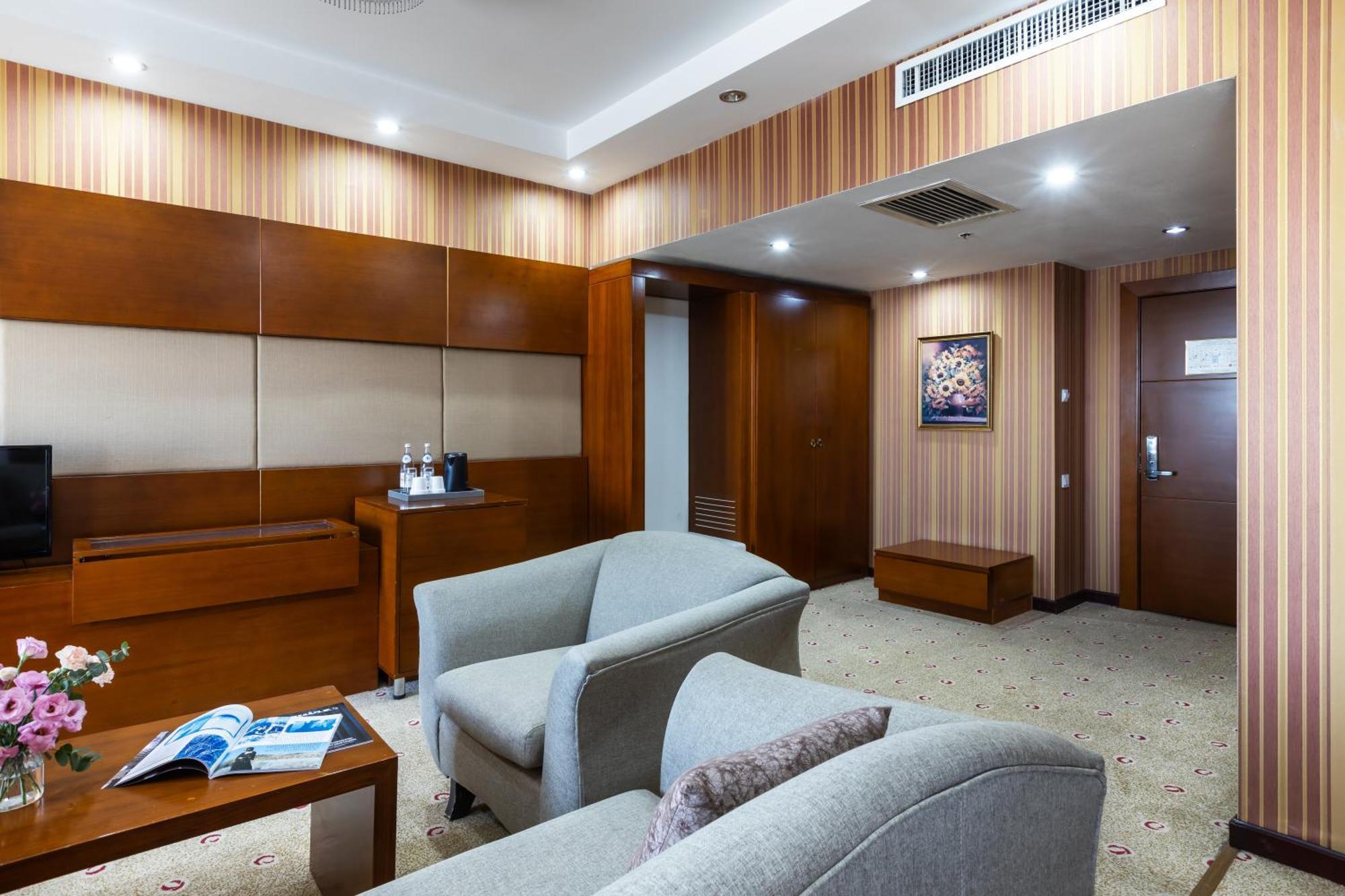 Grand Aiser Hotel Almaty Exterior foto