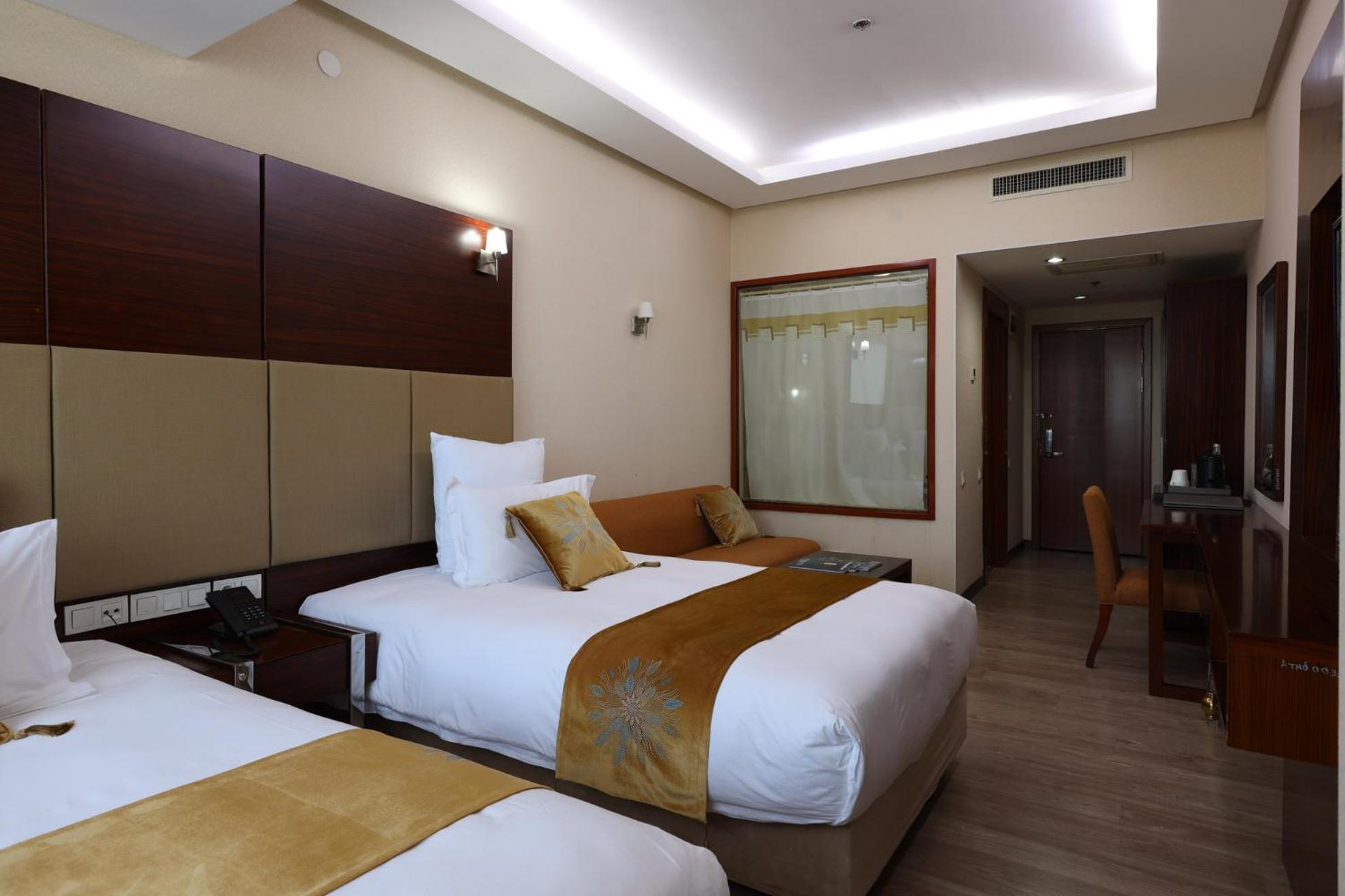 Grand Aiser Hotel Almaty Exterior foto