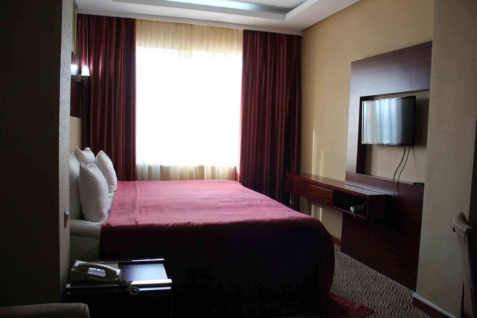 Grand Aiser Hotel Almaty Exterior foto