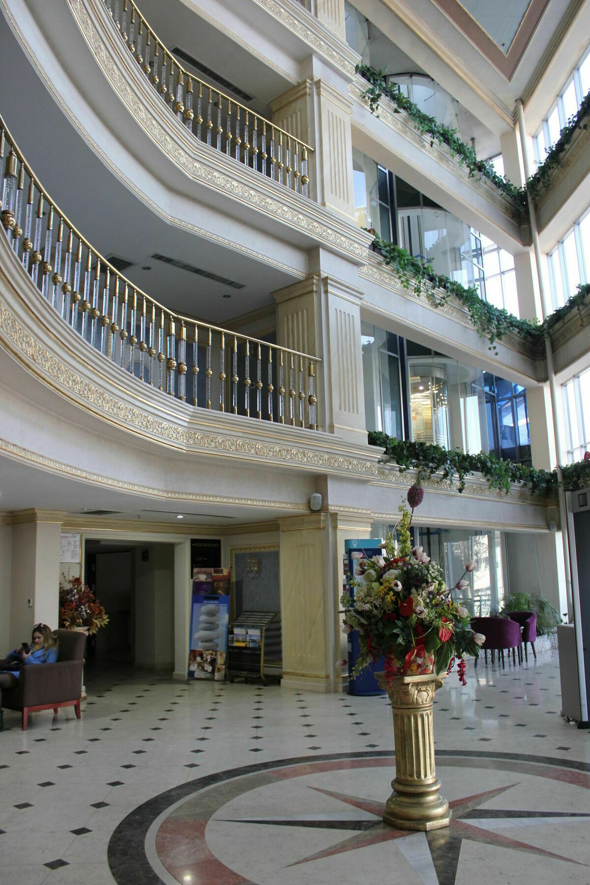 Grand Aiser Hotel Almaty Exterior foto